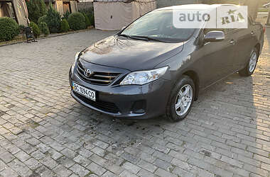 Седан Toyota Corolla 2011 в Львове