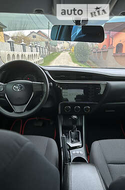 Седан Toyota Corolla 2017 в Киеве