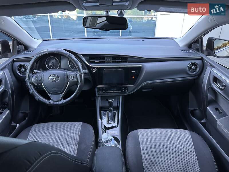 Седан Toyota Corolla 2018 в Днепре