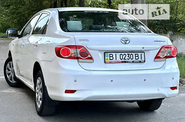 Седан Toyota Corolla 2010 в 