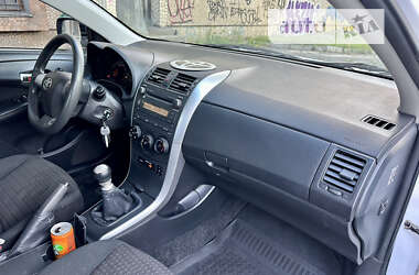 Седан Toyota Corolla 2010 в 