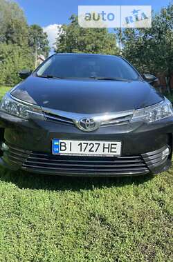 Седан Toyota Corolla 2017 в Полтаві