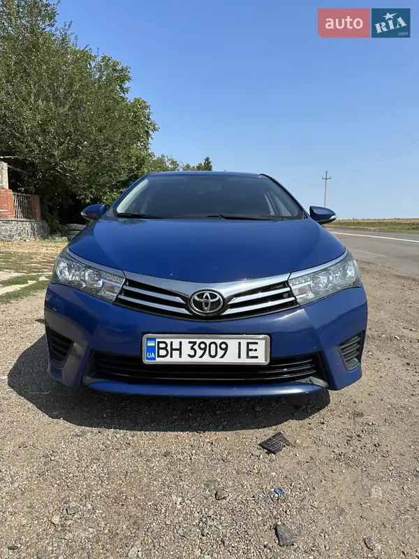 Седан Toyota Corolla 2015 в 