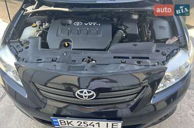 Седан Toyota Corolla 2008 в Ровно