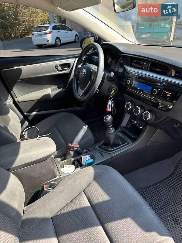 Седан Toyota Corolla 2013 в Кривом Роге