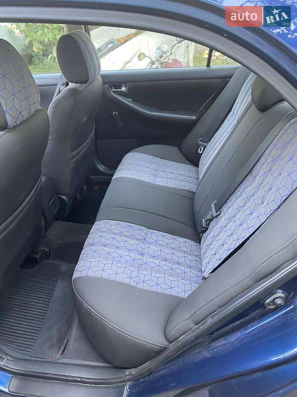 Седан Toyota Corolla 2005 в Полтаві