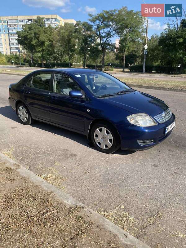 Седан Toyota Corolla 2005 в Полтаві