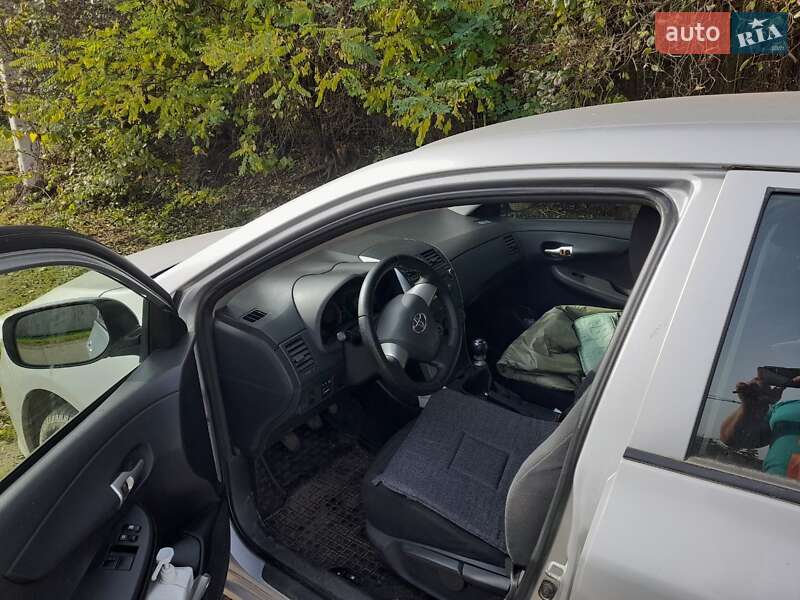 Седан Toyota Corolla 2012 в Снятині