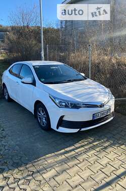 Седан Toyota Corolla 2018 в Киеве