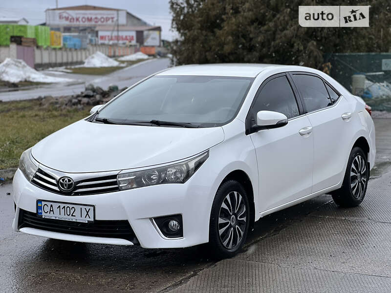 Седан Toyota Corolla 2014 в 