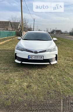 Седан Toyota Corolla 2018 в Дніпрі