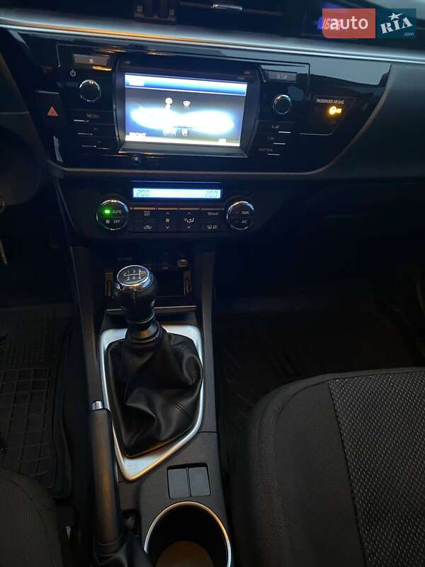 Седан Toyota Corolla 2014 в Полтаві