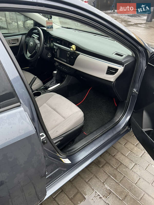 Седан Toyota Corolla 2015 в Днепре