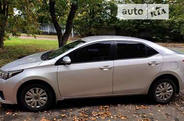 Седан Toyota Corolla 2015 в Лозовій