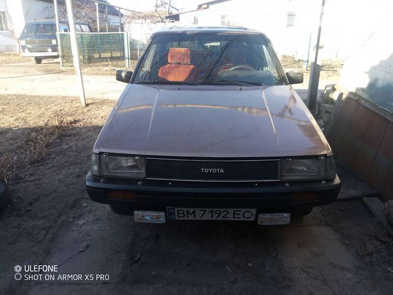 Седан Toyota Corolla 1985 в Шостці