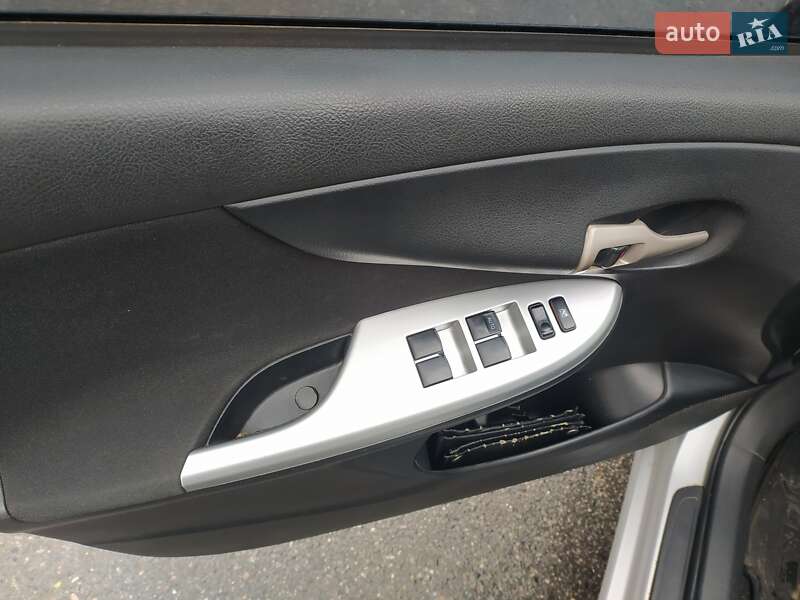 Седан Toyota Corolla 2008 в Харкові