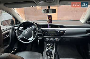 Седан Toyota Corolla 2014 в Ивано-Франковске