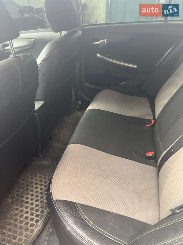 Седан Toyota Corolla 2011 в Мерефа