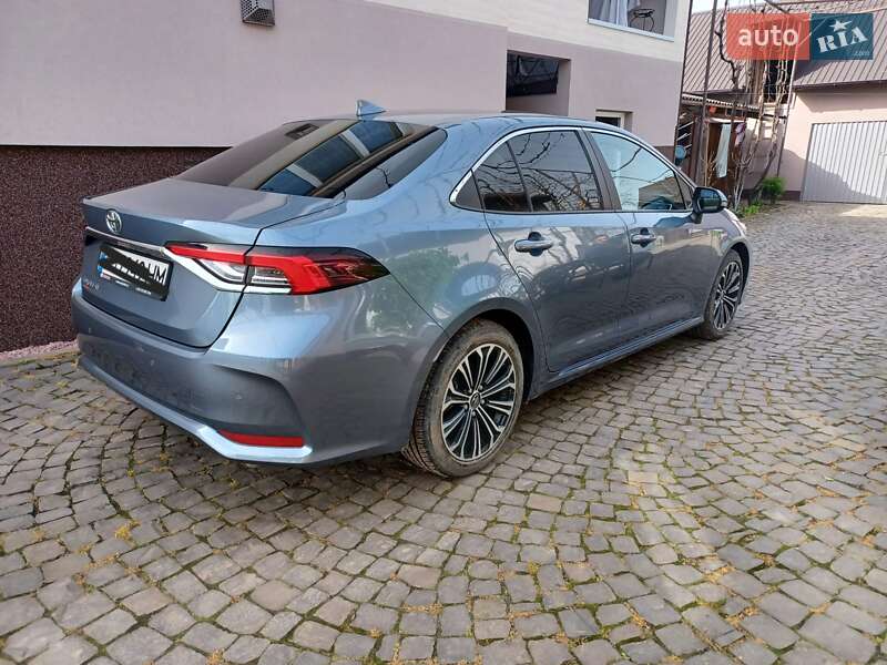 Седан Toyota Corolla 2019 в Ужгороде