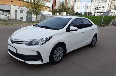 Седан Toyota Corolla 2018 в Киеве