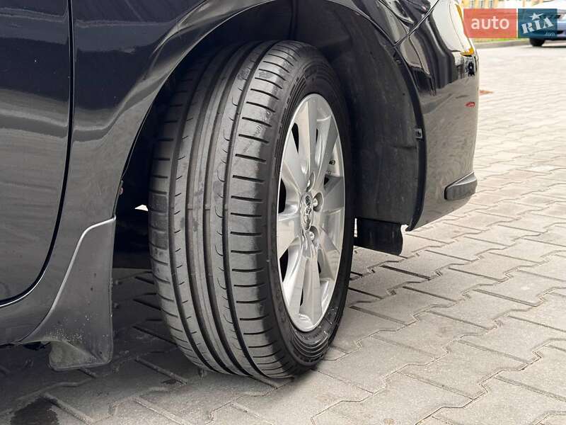 Седан Toyota Corolla 2011 в Києві