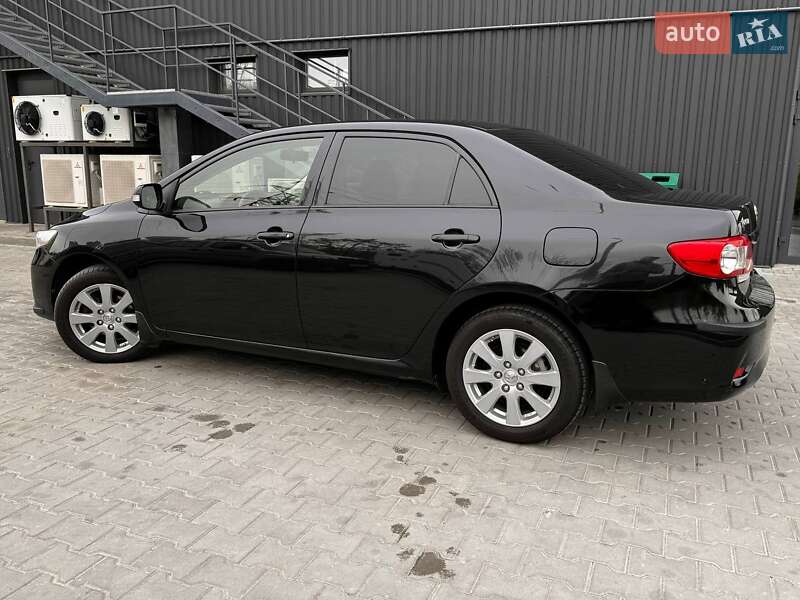 Седан Toyota Corolla 2011 в Києві