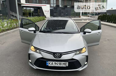 Седан Toyota Corolla 2019 в Киеве