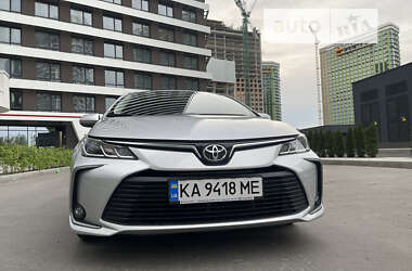 Седан Toyota Corolla 2019 в Киеве