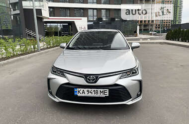 Седан Toyota Corolla 2019 в Киеве