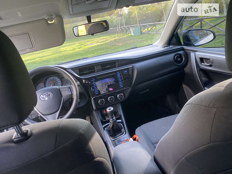 Седан Toyota Corolla 2017 в Черкассах