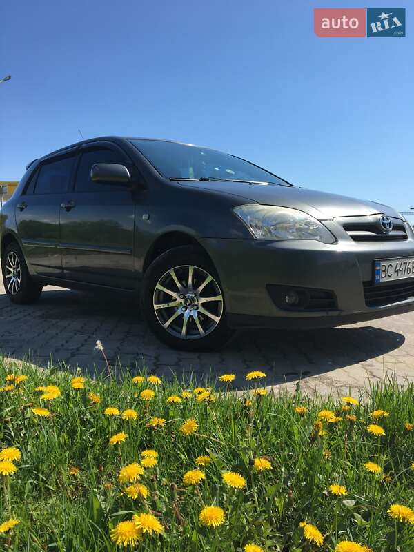 Хэтчбек Toyota Corolla 2006 в Бродах
