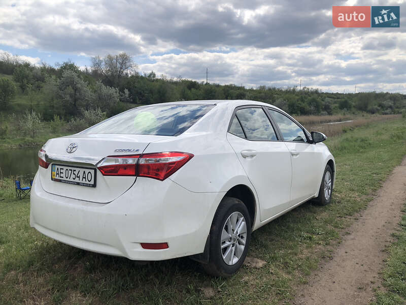 Седан Toyota Corolla 2014 в Кривому Розі