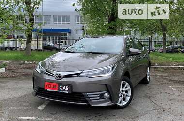 Седан Toyota Corolla 2017 в Киеве