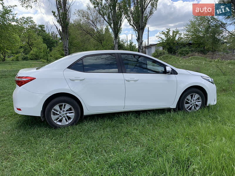 Седан Toyota Corolla 2014 в Кривому Розі