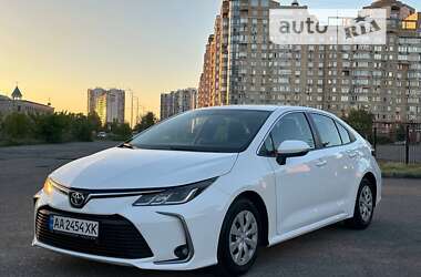 Седан Toyota Corolla 2019 в Киеве