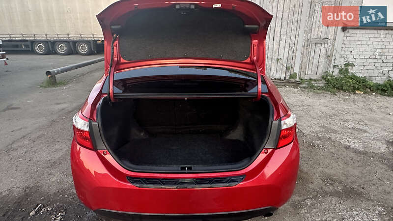 Седан Toyota Corolla 2014 в Києві