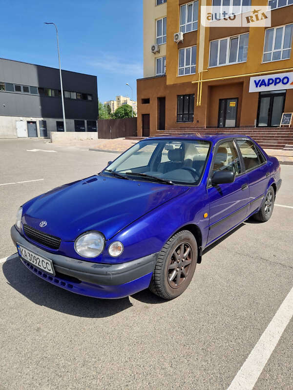 Седан Toyota Corolla 1997 в Вишневому