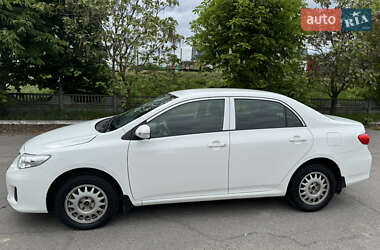 Седан Toyota Corolla 2012 в Хороле