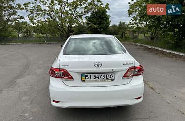 Седан Toyota Corolla 2012 в Хороле