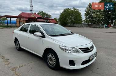 Седан Toyota Corolla 2012 в Хороле