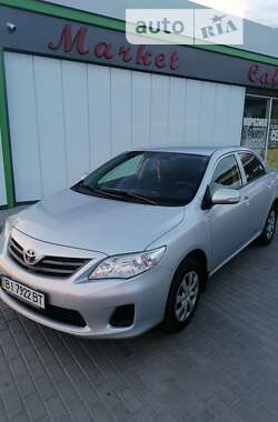 Седан Toyota Corolla 2013 в Полтаве