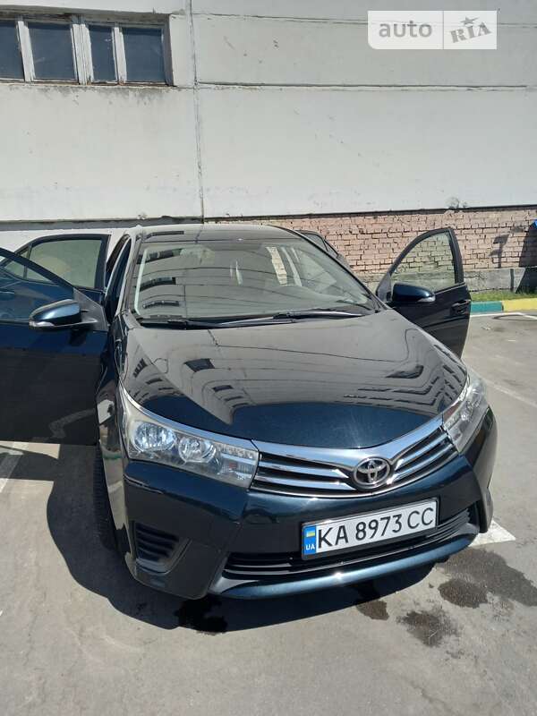 Седан Toyota Corolla 2013 в Киеве