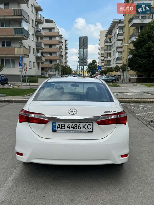 Седан Toyota Corolla 2017 в Виннице