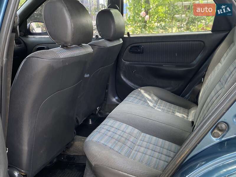 Седан Toyota Corolla 1996 в Одессе
