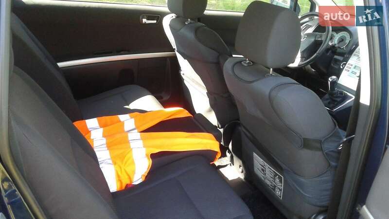 Хэтчбек Toyota Corolla 2005 в Прилуках
