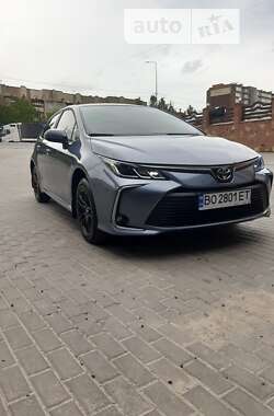 Седан Toyota Corolla 2022 в Тернополе