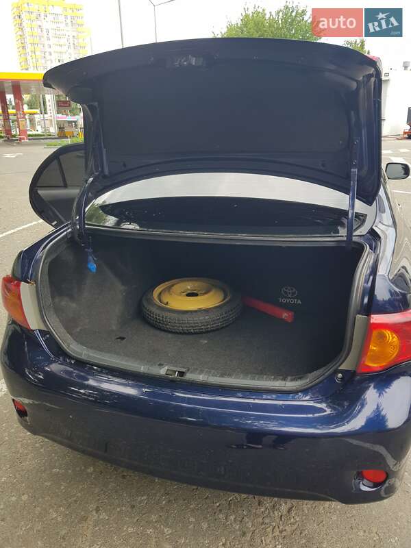 Седан Toyota Corolla 2008 в Киеве