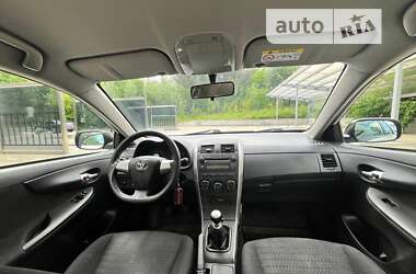 Седан Toyota Corolla 2012 в Києві