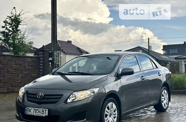 Седан Toyota Corolla 2007 в Ровно