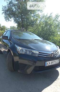 Седан Toyota Corolla 2013 в Киеве